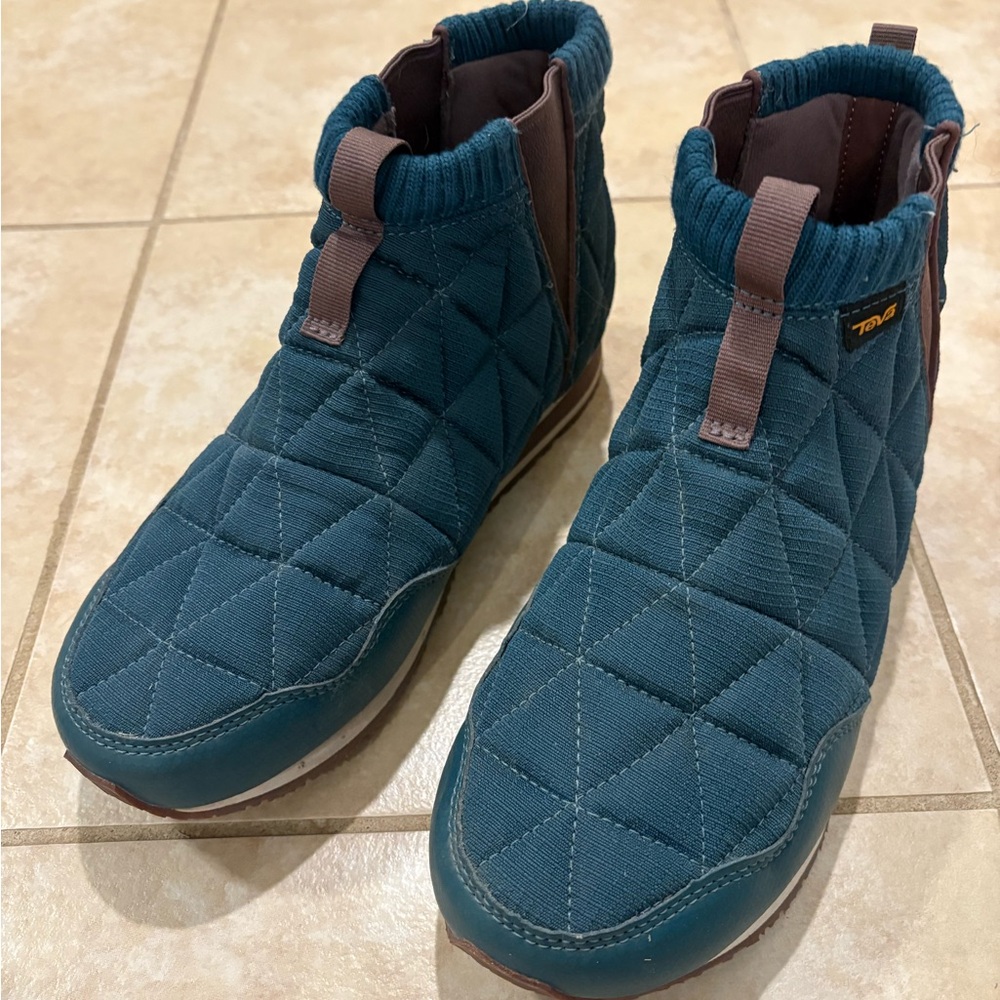 Teva ReEMBER Mid Slip-On in 7.5, teal/brown.